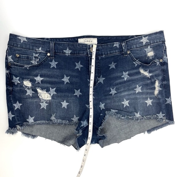 Torrid STAR Print Jean Denim Shorts size 22 - Picture 9 of 13